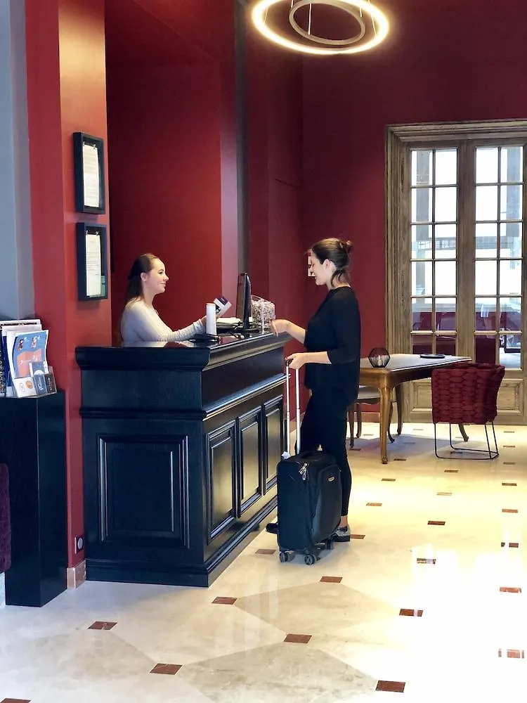 Mercure Rennes Centre Place Bretagne 4*,
