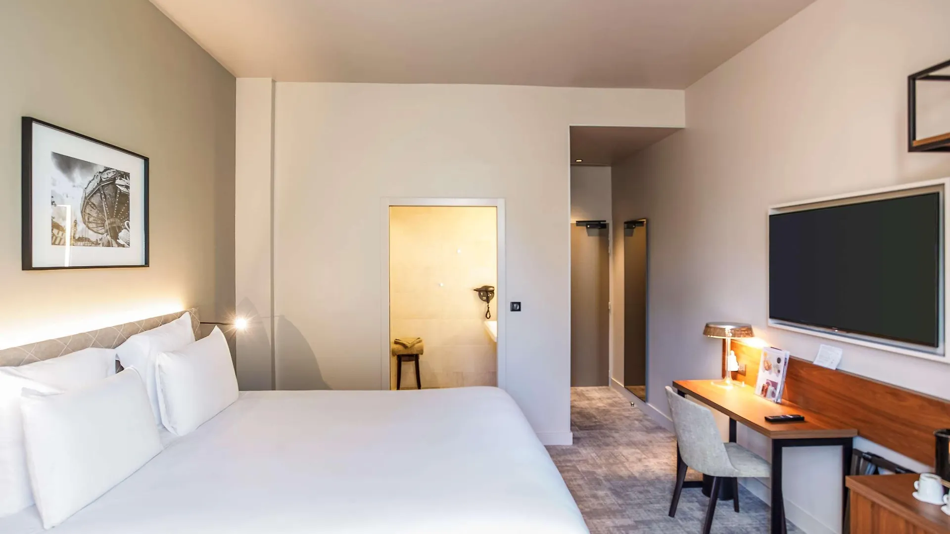 Mercure Rennes Centre Place Bretagne 4*,